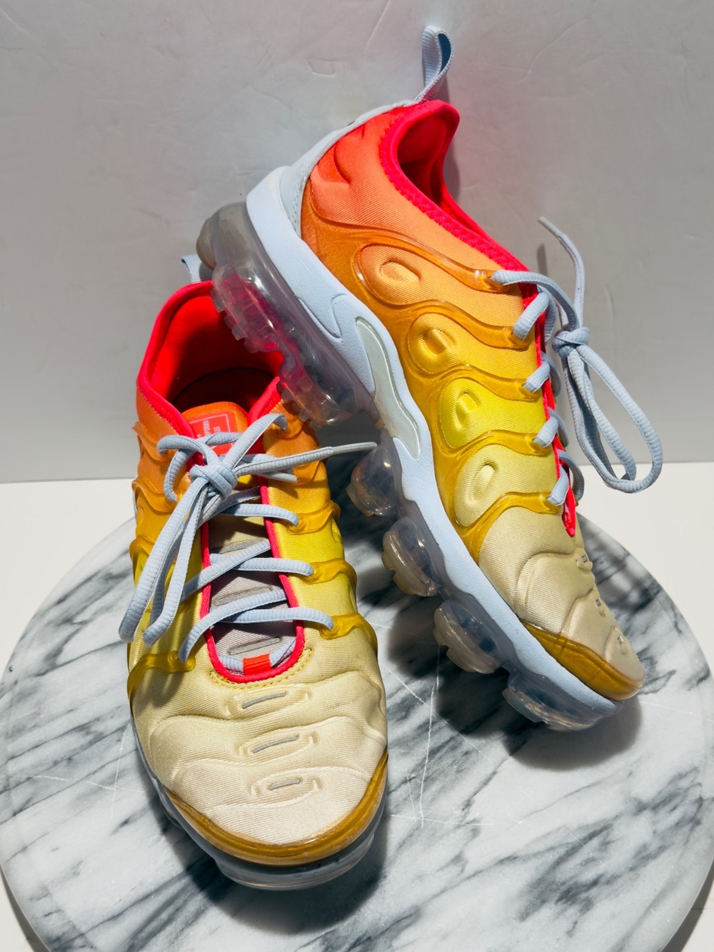 Nike Air Vapormax Plus Sunrise CW5593-400 Women's Size 7